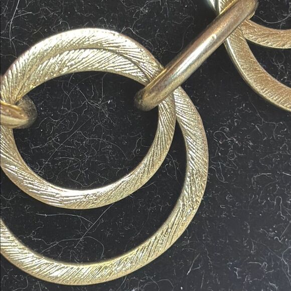 Large Gold Tone Metal Circle Link Statement Necklace 18” - Picture 2 of 3